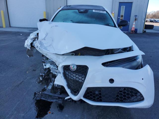 ZARFAEEN8J7597809 - 2018 ALFA ROMEO GIULIA TI Q4 WHITE photo 5