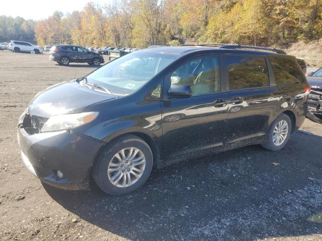 2013 TOYOTA SIENNA XLE, 