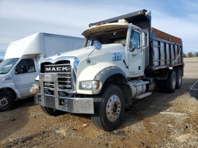 1M2AT04C07M006346 - 2007 MACK 700 CTP700 WHITE photo 2