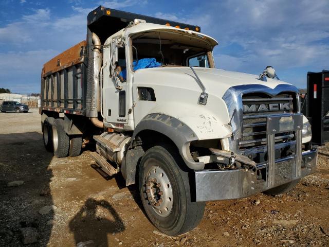 1M2AT04C07M006346 - 2007 MACK 700 CTP700 WHITE photo 9