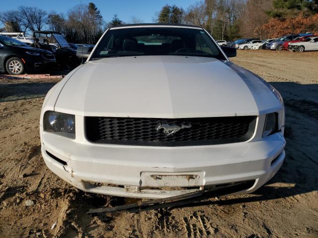 1ZVFT84N165226076 - 2006 FORD MUSTANG WHITE photo 5