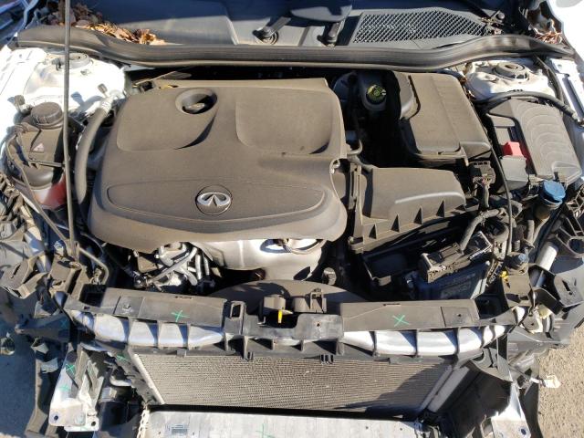 SJKCH5CRXJA047266 - 2018 INFINITI QX30 BASE Weiß Foto 12