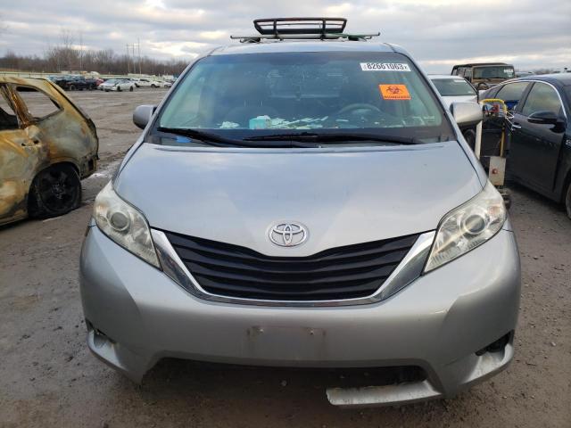 5TDKK3DC4DS389835 - 2013 TOYOTA SIENNA LE SILVER photo 5