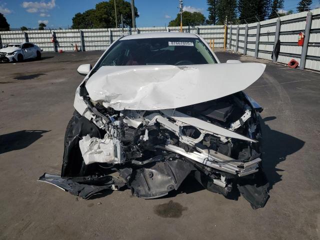 5YFEPRAE7LP093447 - 2020 TOYOTA COROLLA LE Білий фото 5