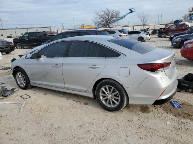 5NPE24AF2JH620279 - 2018 HYUNDAI SONATA SE SILVER photo 2