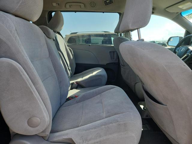 5TDKZ3DC5HS807742 - 2017 TOYOTA SIENNA LE ვერცხლისფერი ფოტო 11