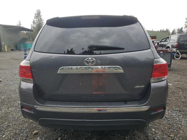 5TDBK3EHXBS072696 - 2011 TOYOTA HIGHLANDER BASE رمادي صورة 6