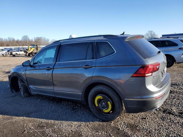 3VV2B7AX2JM140056 - 2018 VOLKSWAGEN TIGUAN SE GRAY photo 2