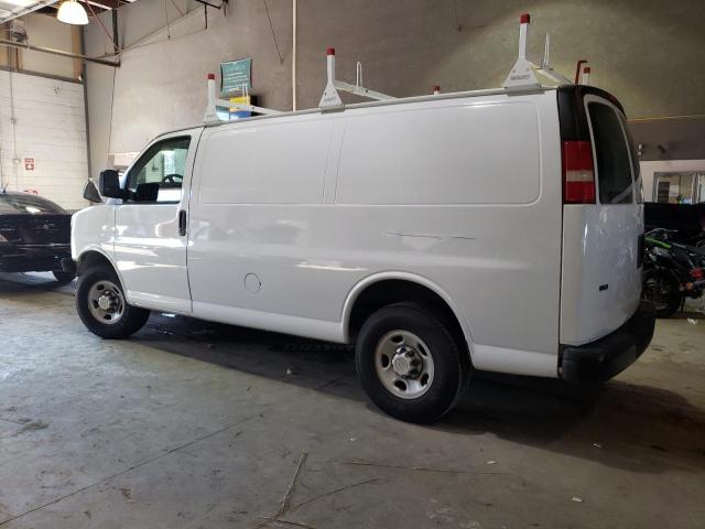 1GCWGFFA0B1152236 - 2011 CHEVROLET EXPRESS G2 WHITE photo 2