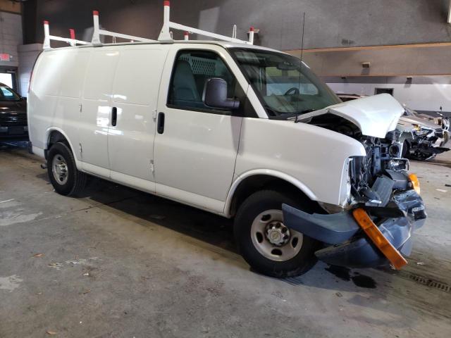 1GCWGFFA0B1152236 - 2011 CHEVROLET EXPRESS G2 WHITE photo 4