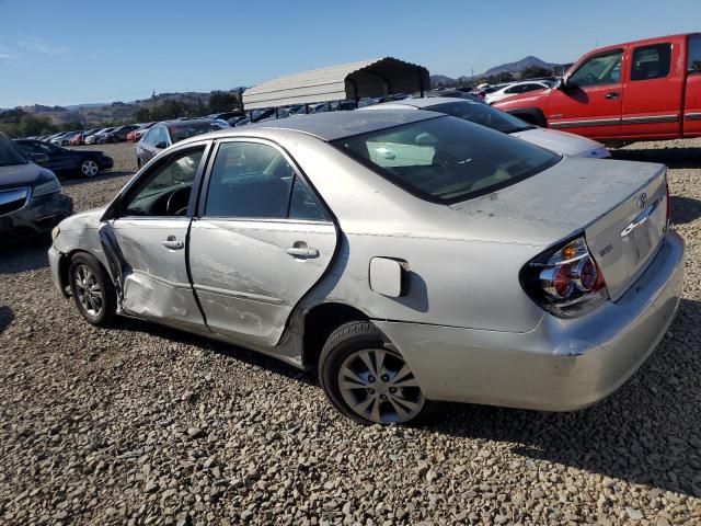 4T1BF32K15U615773 - 2005 TOYOTA CAMRY LE SILVER photo 2