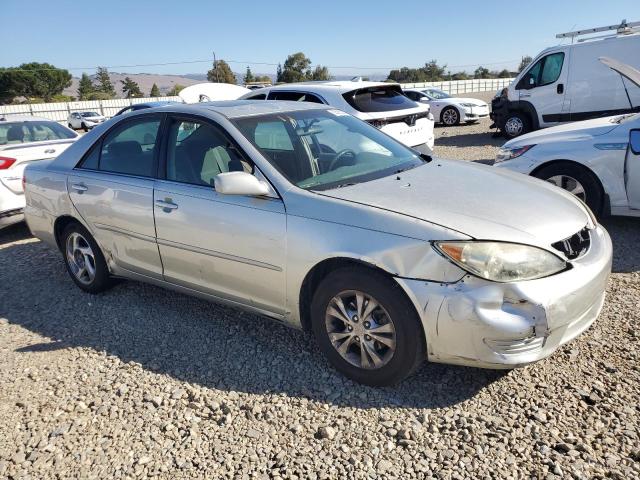 4T1BF32K15U615773 - 2005 TOYOTA CAMRY LE SILVER photo 4