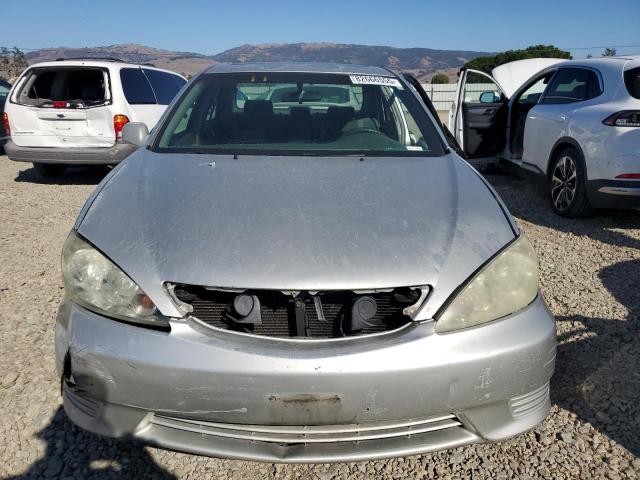 4T1BF32K15U615773 - 2005 TOYOTA CAMRY LE SILVER photo 5