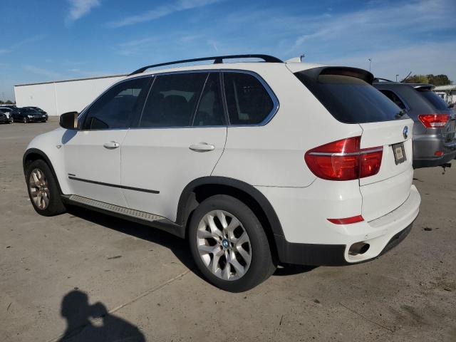 5UXZV4C5XD0B17096 - 2013 BMW X5 XDRIVE35I WHITE photo 2