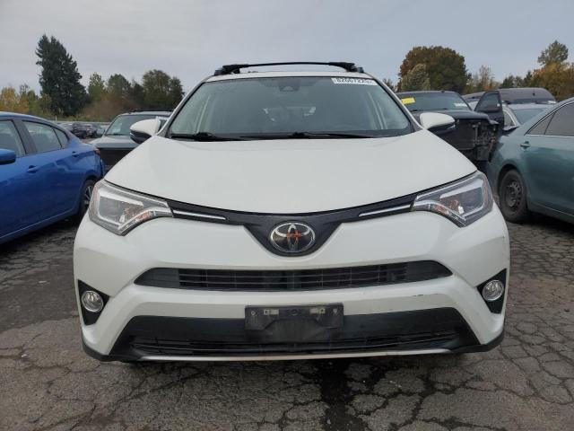 JTMDFREV5JD257447 - 2018 TOYOTA RAV4 LIMITED أبيض صورة 5