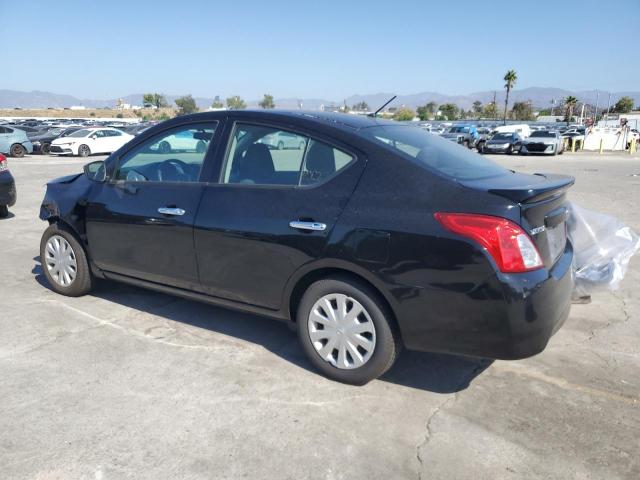 3N1CN7AP3JL869461 - 2018 NISSAN VERSA S Schwarz Foto 2