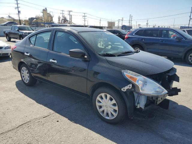 3N1CN7AP3JL869461 - 2018 NISSAN VERSA S Schwarz Foto 4