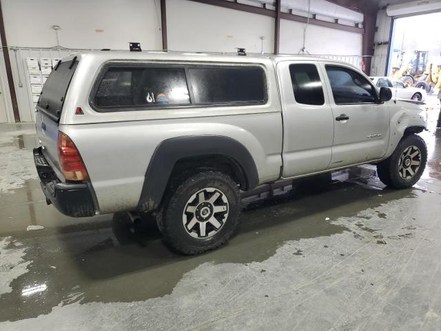 5TEUU42N38Z555400 - 2008 TOYOTA TACOMA ACCESS CAB Сріблястий фото 3