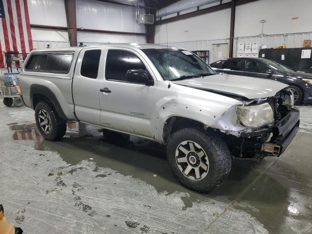 5TEUU42N38Z555400 - 2008 TOYOTA TACOMA ACCESS CAB Сріблястий фото 4