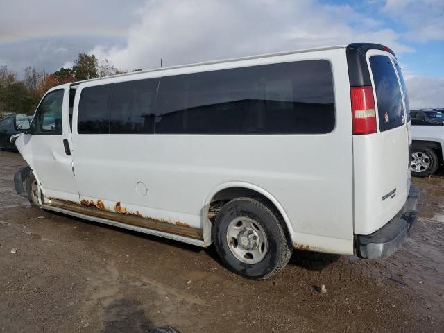 1GAHG39U271108011 - 2007 CHEVROLET EXPRESS G3 WHITE photo 2