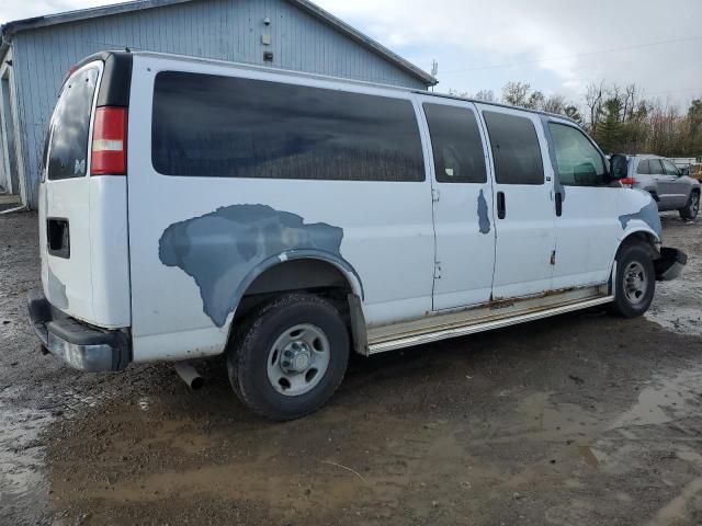 1GAHG39U271108011 - 2007 CHEVROLET EXPRESS G3 WHITE photo 3