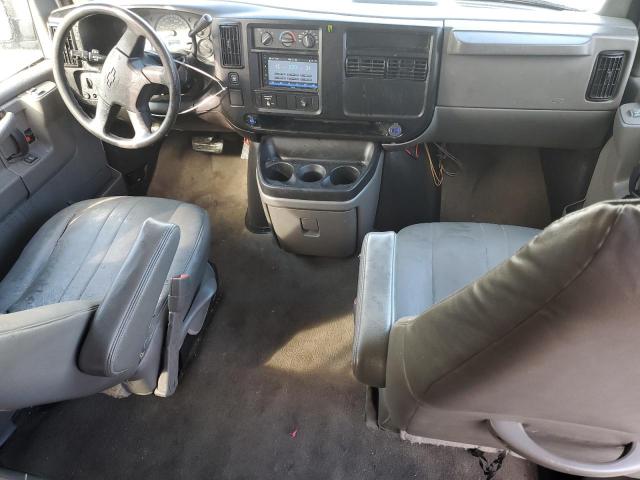 1GAHG39U271108011 - 2007 CHEVROLET EXPRESS G3 WHITE photo 8