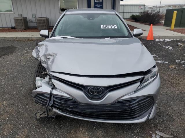 4T1C11AK6LU931174 - 2020 TOYOTA CAMRY LE SILVER photo 5