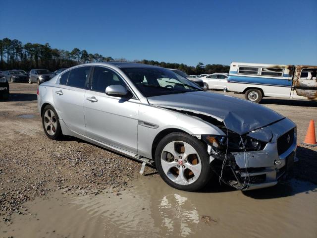 SAJAR4BG2HA976056 - 2017 JAGUAR XE SILVER photo 4