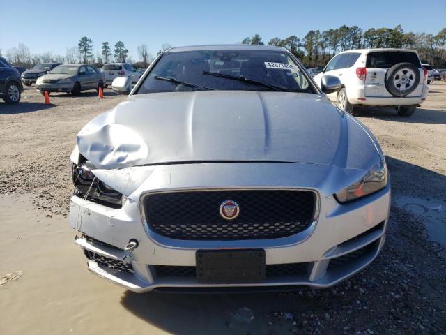 SAJAR4BG2HA976056 - 2017 JAGUAR XE SILVER photo 5