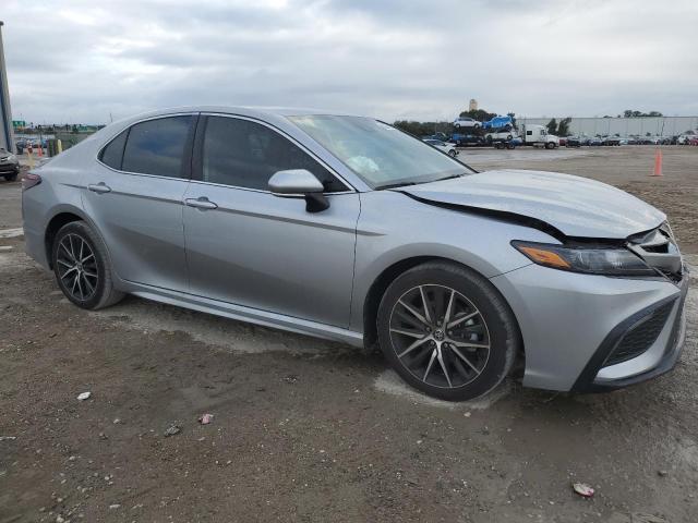 4T1G11AK1PU794359 - 2023 TOYOTA CAMRY SE NIGHT SHADE SILVER photo 4
