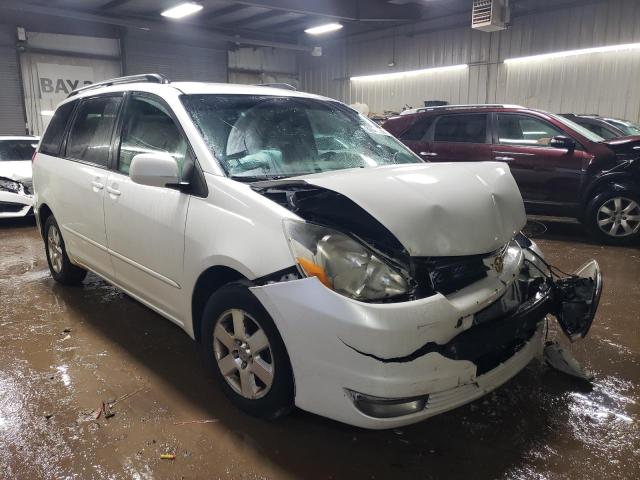 5TDZA22C14S164223 - 2004 TOYOTA SIENNA XLE WHITE photo 4