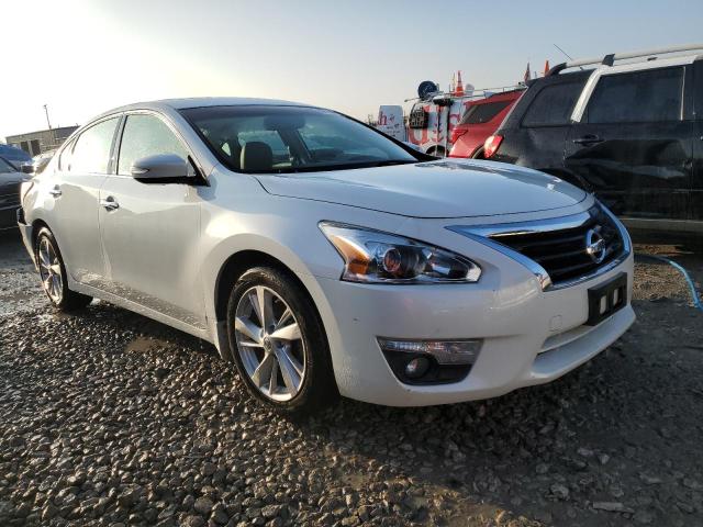 1N4AL3AP9DC133701 - 2013 NISSAN ALTIMA 2.5 WHITE photo 4