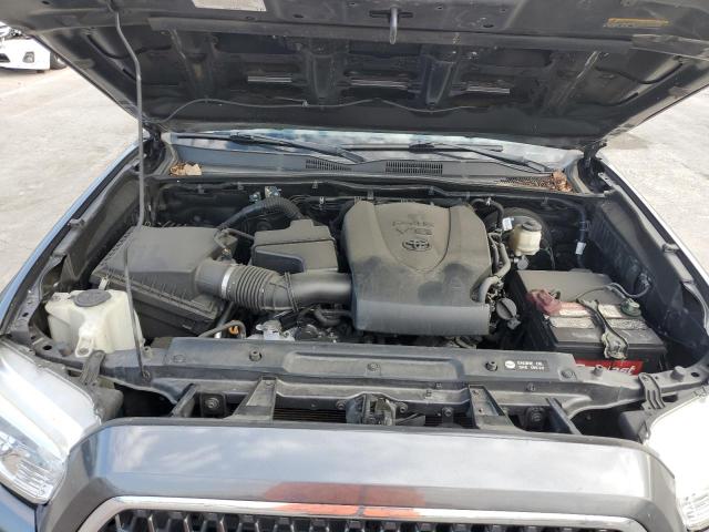 3TMBZ5DNXJM012785 - 2018 TOYOTA TACOMA DOUBLE CAB GRAY photo 11