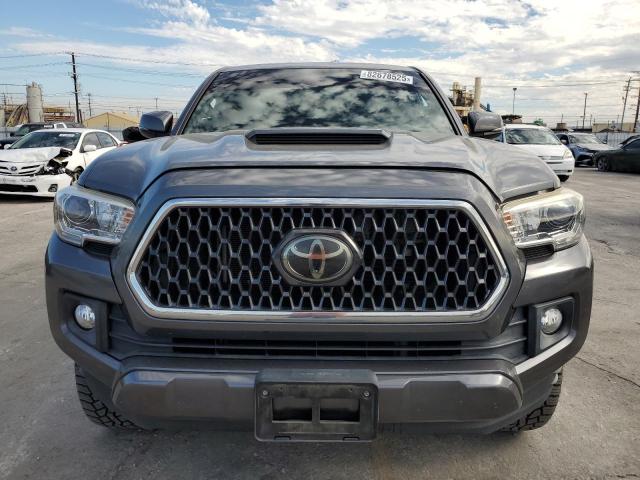 3TMBZ5DNXJM012785 - 2018 TOYOTA TACOMA DOUBLE CAB GRAY photo 5