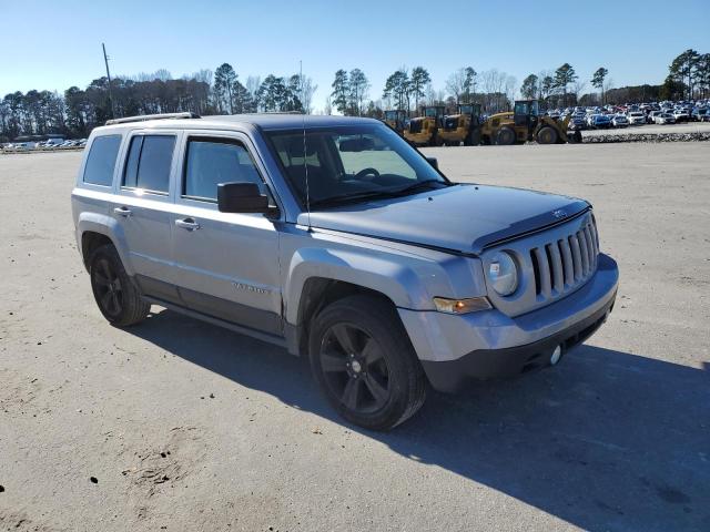 1C4NJPFA0GD647870 - 2016 JEEP PATRIOT LATITUDE SILVER photo 4