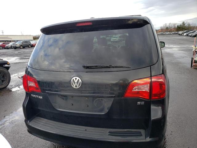 2C4RVABG5CR390449 - 2012 VOLKSWAGEN ROUTAN SE BLACK photo 6