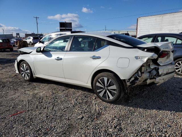 1N4BL4DV2NN377491 - 2022 NISSAN ALTIMA SV WHITE photo 2