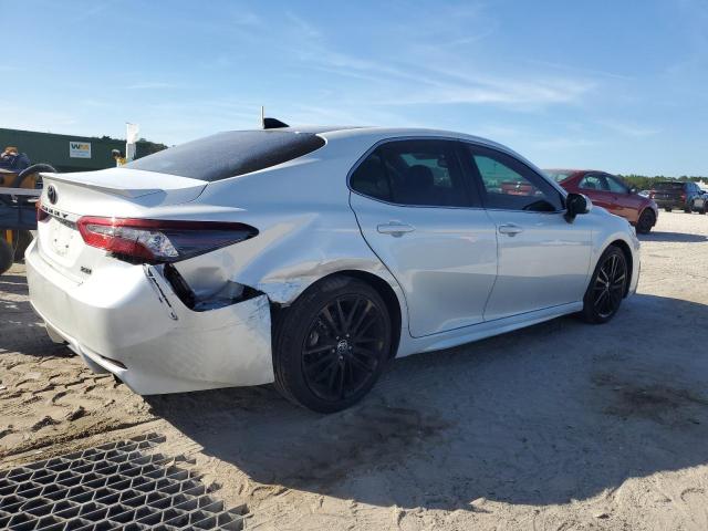 4T1K61AK0MU570538 - 2021 TOYOTA CAMRY XSE WHITE photo 3