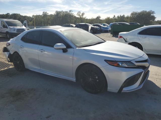 4T1K61AK0MU570538 - 2021 TOYOTA CAMRY XSE WHITE photo 4