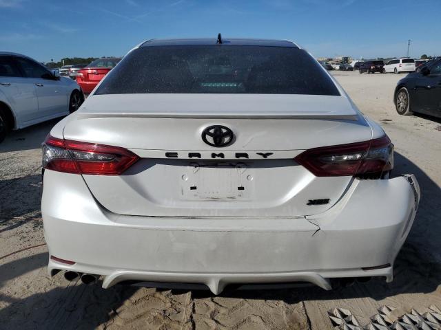 4T1K61AK0MU570538 - 2021 TOYOTA CAMRY XSE WHITE photo 6