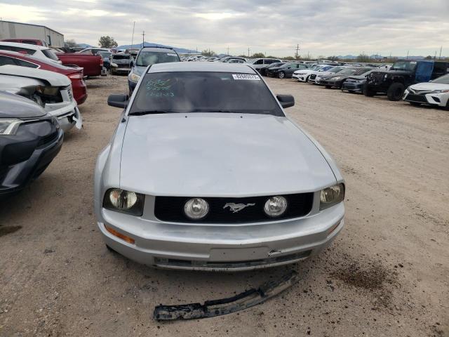 1ZVHT80N265175900 - 2006 FORD MUSTANG SILVER photo 5