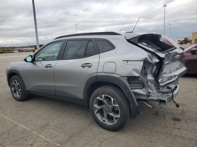 KL77LHE21RC073322 - 2024 CHEVROLET TRAX 1LT Silber Foto 2