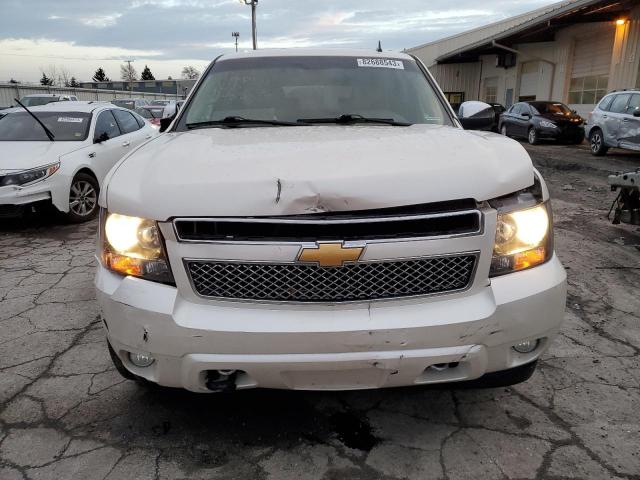 1GNSKKE73CR319193 - 2012 CHEVROLET SUBURBAN K1500 LTZ WHITE photo 5