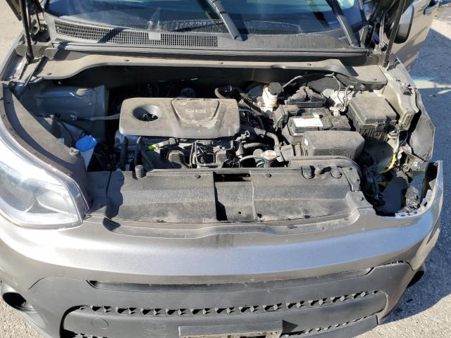 KNDJN2A25J7623348 - 2018 KIA SOUL 灰色 照片 12