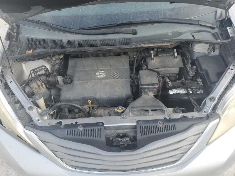 5TDYK3DC9CS207913 - 2012 TOYOTA SIENNA XLE 银色 照片 12