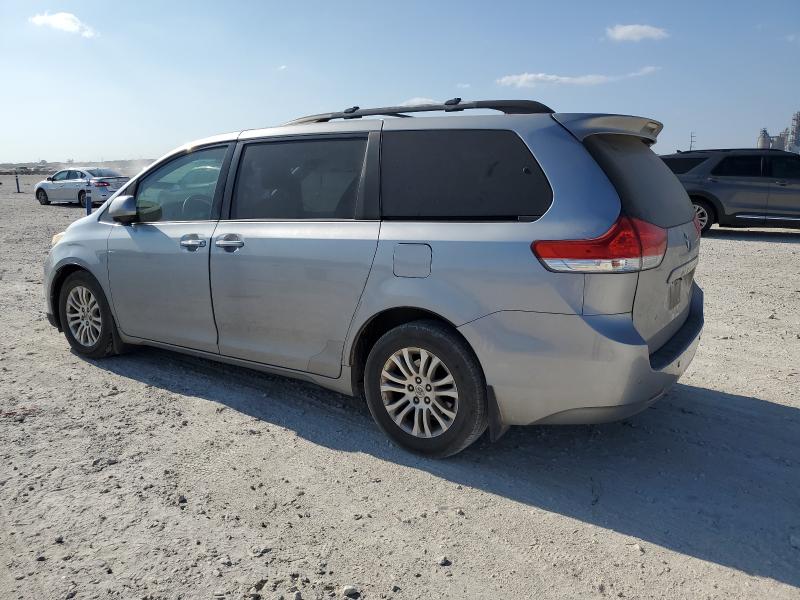 5TDYK3DC9CS207913 - 2012 TOYOTA SIENNA XLE 银色 照片 2