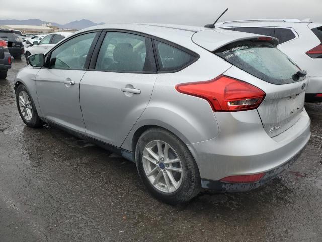 1FADP3K25GL259496 - 2016 FORD FOCUS SE SILVER photo 2