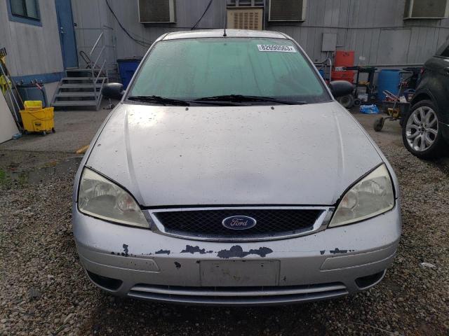 3FAFP31N15R149886 - 2005 FORD FOCUS ZX3 GRAY photo 5