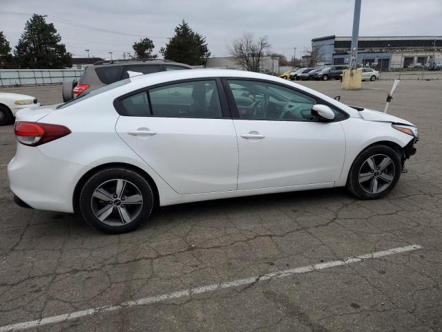 3KPFL4A70JE196017 - 2018 KIA FORTE LX WHITE photo 3