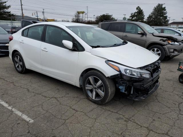 3KPFL4A70JE196017 - 2018 KIA FORTE LX WHITE photo 4